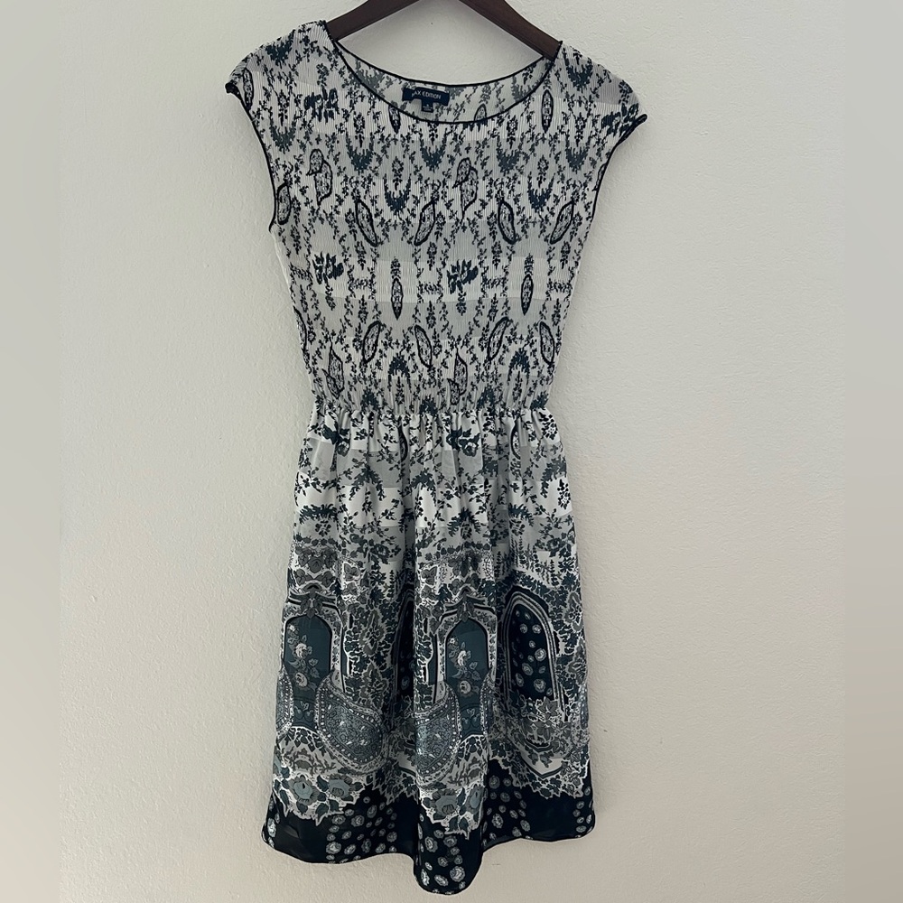 Max Edition Size S White Black Floral Paisley Knee Length Dress